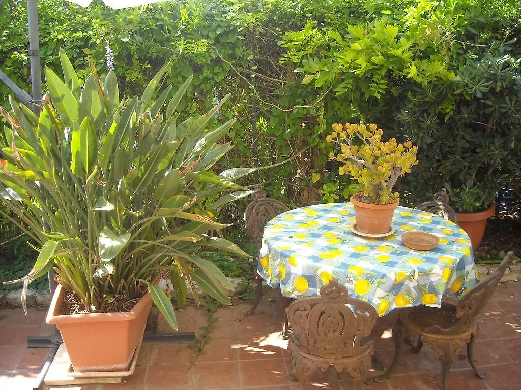 Apartment In A Villa A Mondello Italie